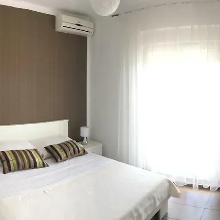 Apartman Vodice***